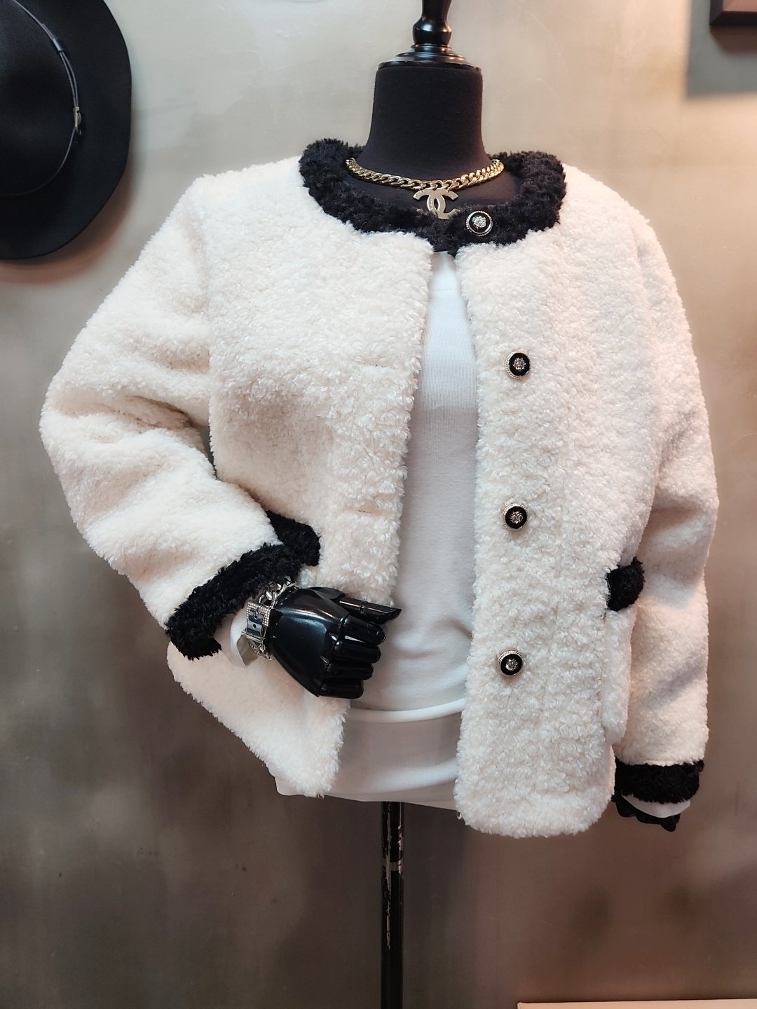 로아jk 페이크퍼 배색 라운드 스웨이드 겨울 자켓 3color