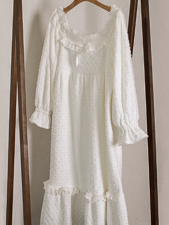 프로스트set 세련된 엠보 극세사 양면 레이스 파자마 커플 홈웨어 긴팔 원피스 잠옷세트 포근한 신혼부부 선물